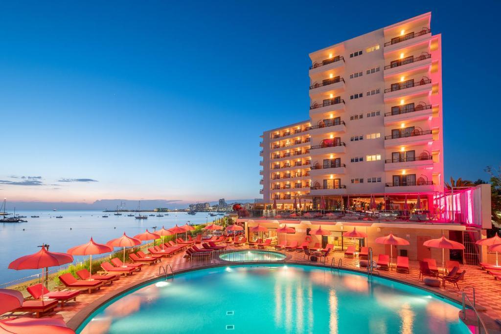 Принудиха Booking да премахне 4000 обяви за туристически наеми