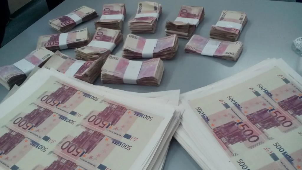 Петимата, обвинени в разпространение на фалшиви евро, остават в ареста за 72 часа