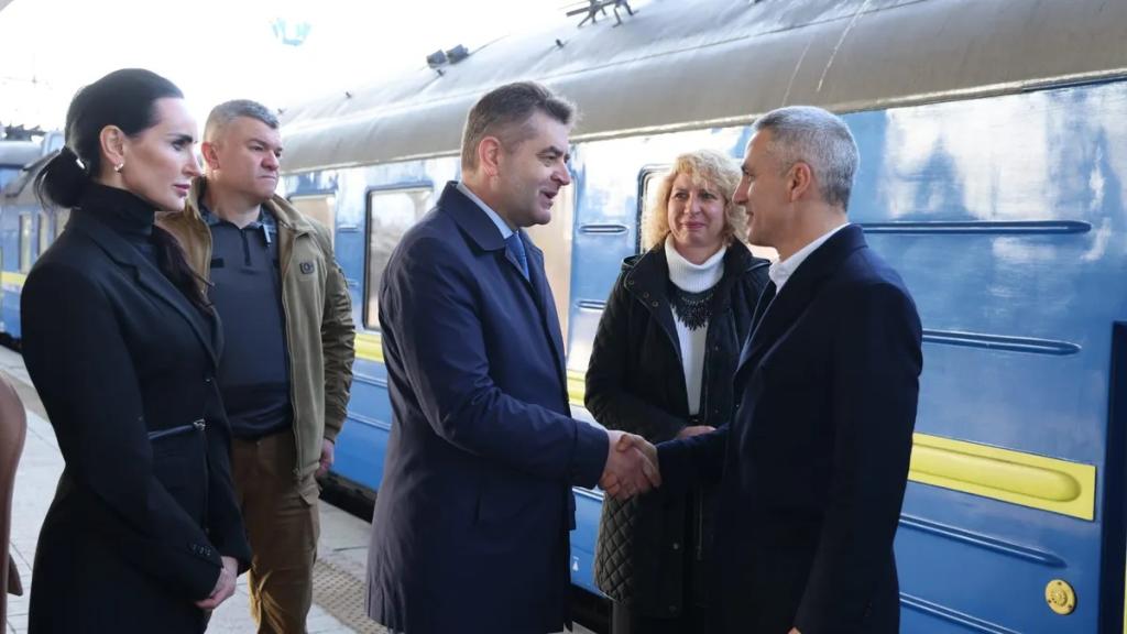 Българска делегация, водена от Гюров, пристигна в Киев