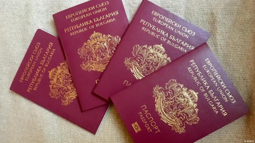 Временно спира електронното издаване на паспорти