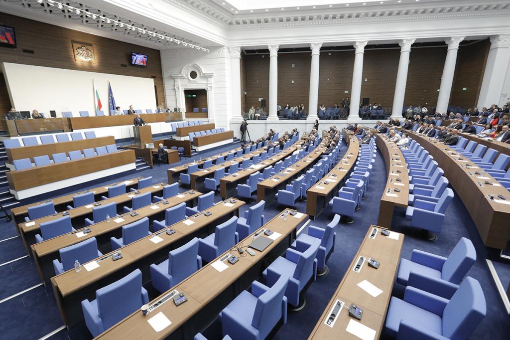 Само 7 млади депутати влизат в новия парламент въпреки голямото говорене за Gen Z