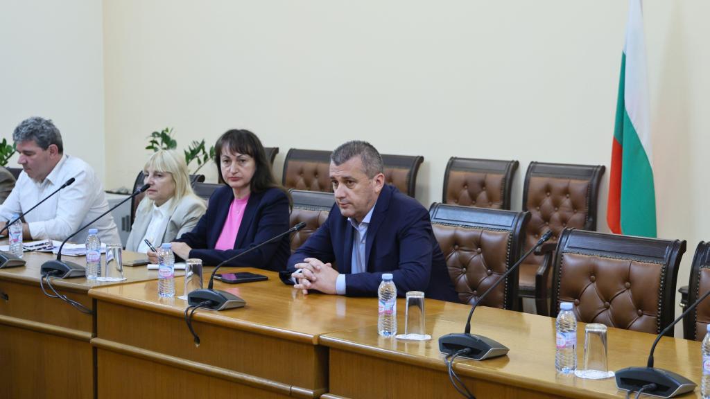 Транспортният министър изиска спешни доклади за безопасността в жп транспорта