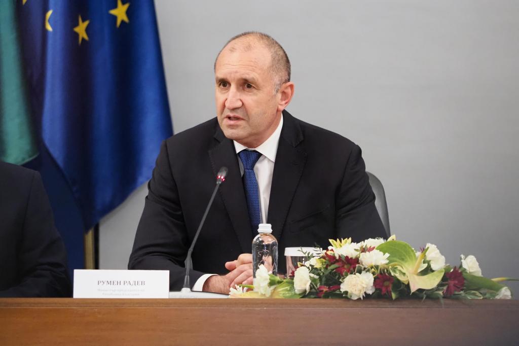 Румен Радев свиква среща с представители на търговските вериги заради цените