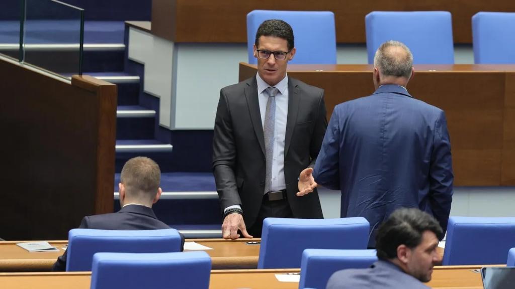 Парламентът ограничи правомощията на особения търговски управител на „Лукойл“