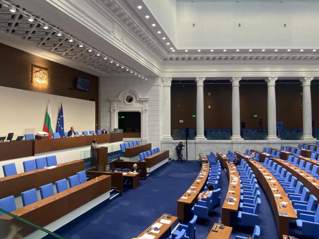 Радев отговаря на парламентарния контрол за дългосрочното водоподаване към Гърция