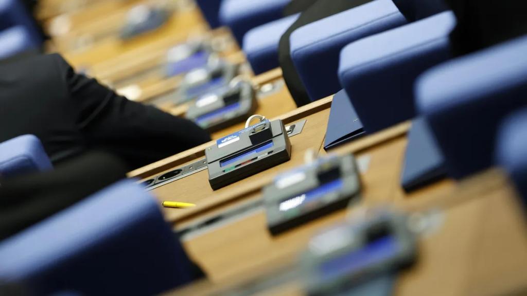 Парламентът прие на първо четене промени в Закона за държавния дълг, внесени от „Прогресивна България“